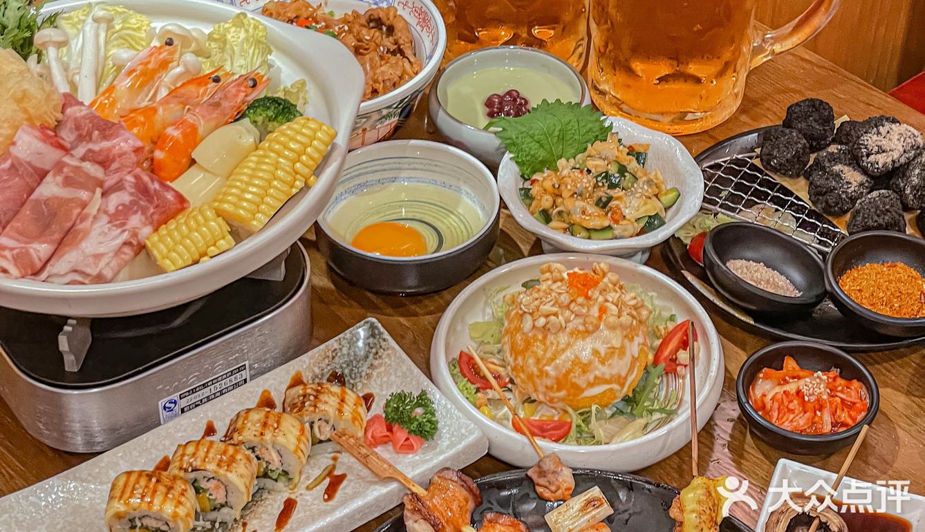 超大杯啤酒[啤酒]抓一大把烧鸟撸串，氛围感来了