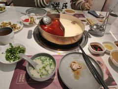 -洪氏嗨捞·广东猪肚鸡·椰子鸡火锅(西咸万象城店)