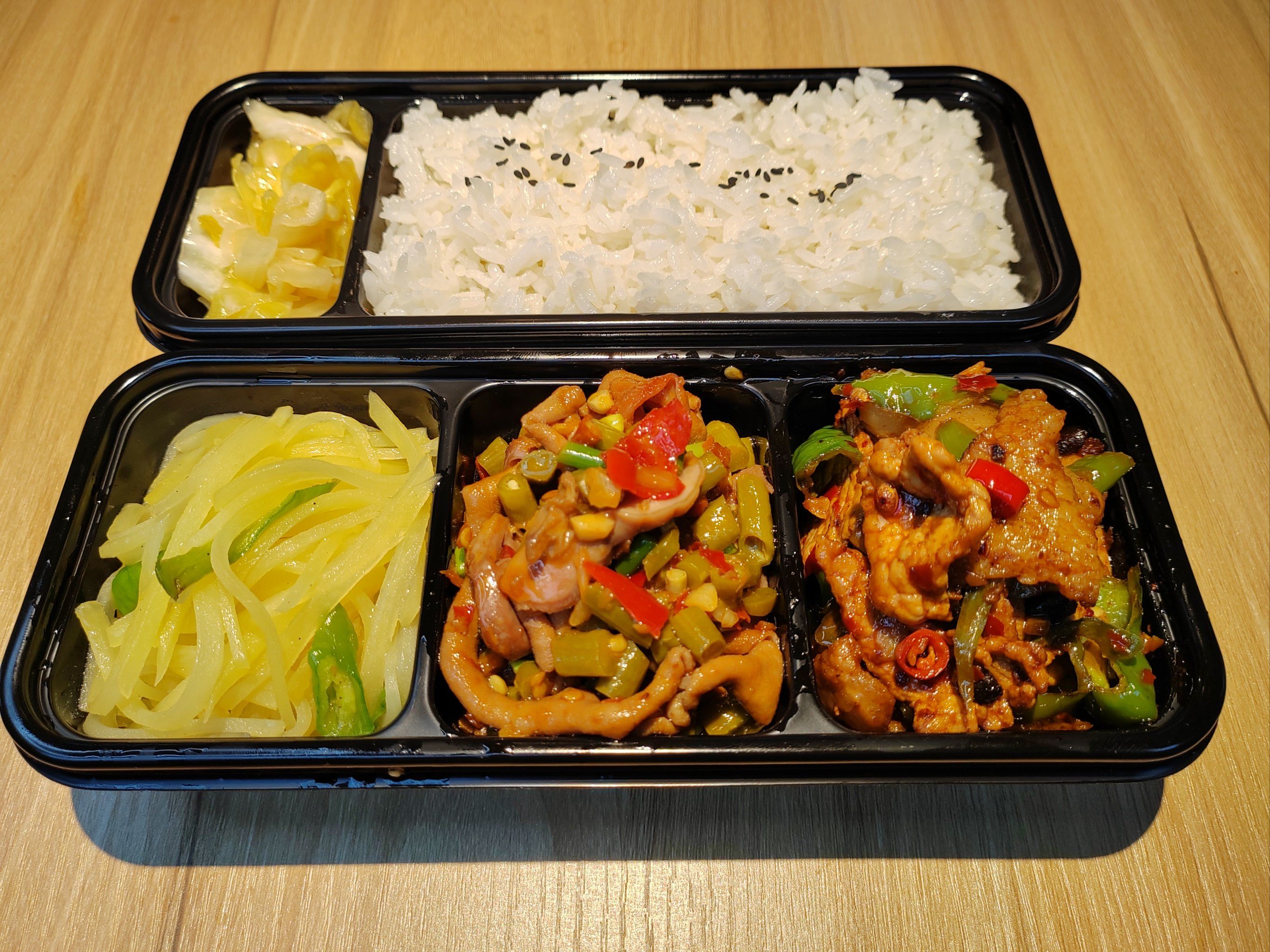 一人食吃什么 约小猪回锅肉出单人套餐了,美团外卖29块钱单人套餐