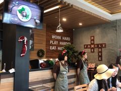 -Chom Cafe and Restaurant