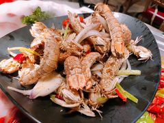 懒尿虾-沪小胖小龙虾(淮海中路旗舰店)