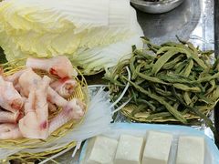 -屯老二农家铁锅炖·行业领军者(梅江店)
