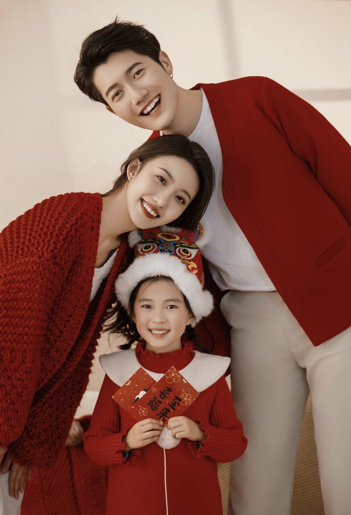 马上过年啦,拍一组新年主题全家福吧