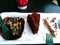 布朗尼、松露巧克力蛋糕和曼越梅蛋糕-星巴克臻选(成都宽窄巷子店)