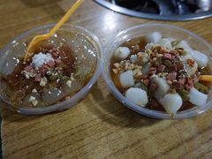 门口的冰汤圆-渝味黄姐火锅(黄泥村店)