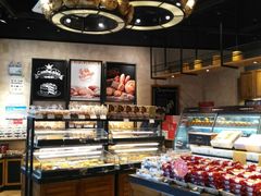 面包甜点陈列柜-皇冠幸福里动物奶油生日蛋糕(宗关地铁店)