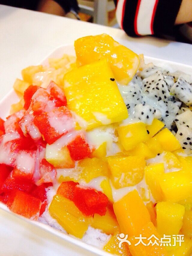 彩虹酸奶绵绵冰