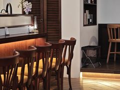 -Café Monson