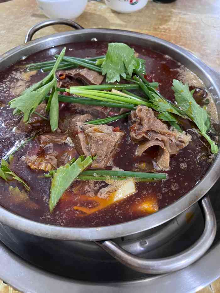 莽子牛肉-"普普通通的牛肉但是很自信满满的店环境干净.