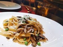 松露意大利宽面配菌菇-WOLFGANG PUCK KITCHEN & BAR(迪士尼小镇店)