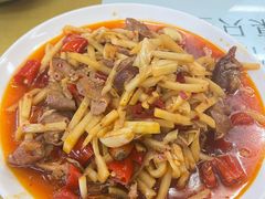 酸笋炒肥肠-红鼻子桂林米粉(金唐新光界店)