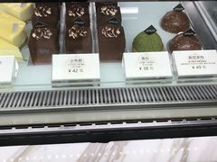 -UNI UNI(环亚凯瑟琳店)