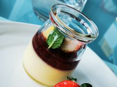 -亚洲国际大酒店·云顶阁旋转自助餐厅
