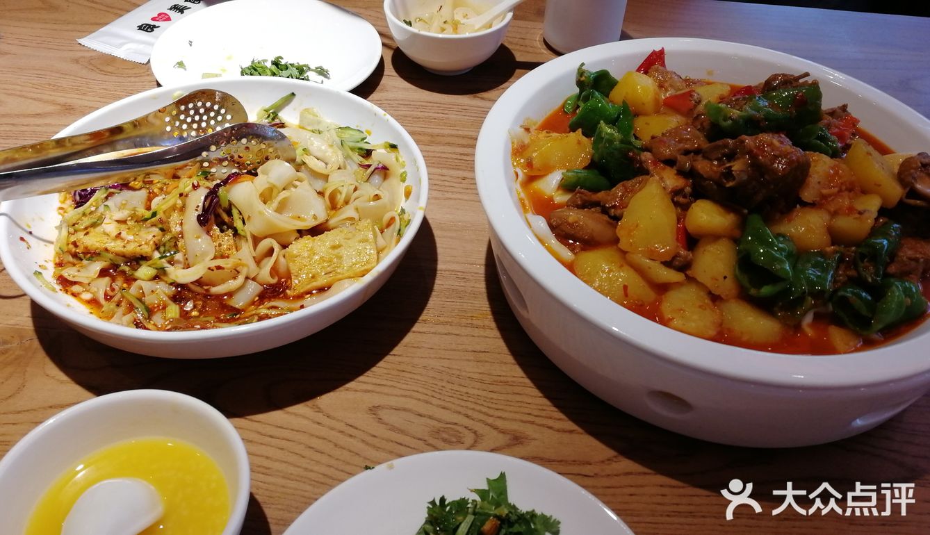 鸡肉比较柴，里面的面完全没有劲道