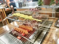 -哈尔滨小酒馆·鲜肉现穿自助烧烤(康新花园店)