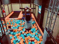 -蹦贝运动中心·蹦床·攀岩·闯关(龙岗店)