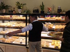 面包甜点陈列柜-可颂坊(中心书城店)