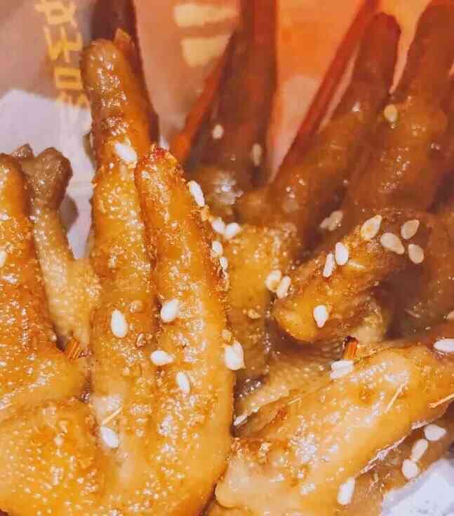 阿芮烤鸡爪(伊势丹店)-"看到秒杀有这个鸡爪赶紧抢了一份,用了积分.