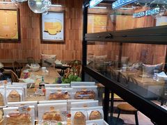 面包甜点陈列柜-方炉·天然食材面包店(青秀店)