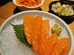 三文鱼刺身-初居食屋日式料理(万象城购物中心店)