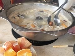 -歪小孩山野鲜货火锅店(银河名座店)