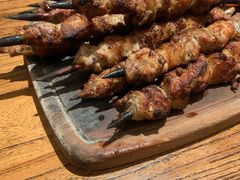 红柳羊肉串-阿里家·新疆烤肉酒場 by MIG