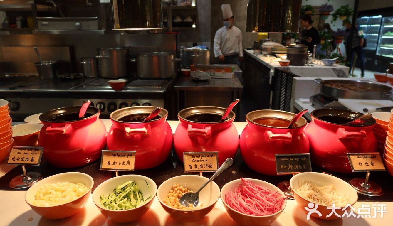 国贸CBD品尝老北京自助餐🍴