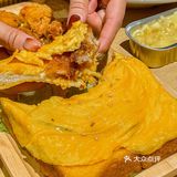 切开会️流心的咖喱饭,面包牛腩都裹着满满的咖喱