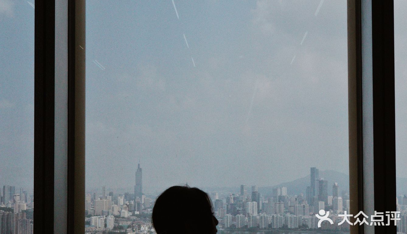 南京看展🤳漫步云端在52层的空中美术馆