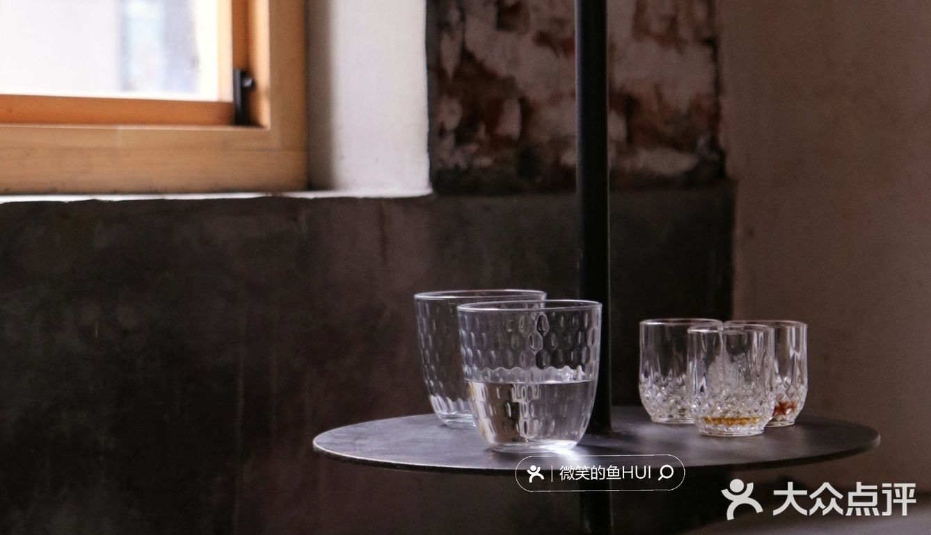 路过叹咖啡叹杯咖啡