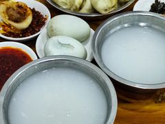 白粥-红帽叔叔包子