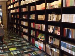 -钟书阁(松江泰晤士小镇店)