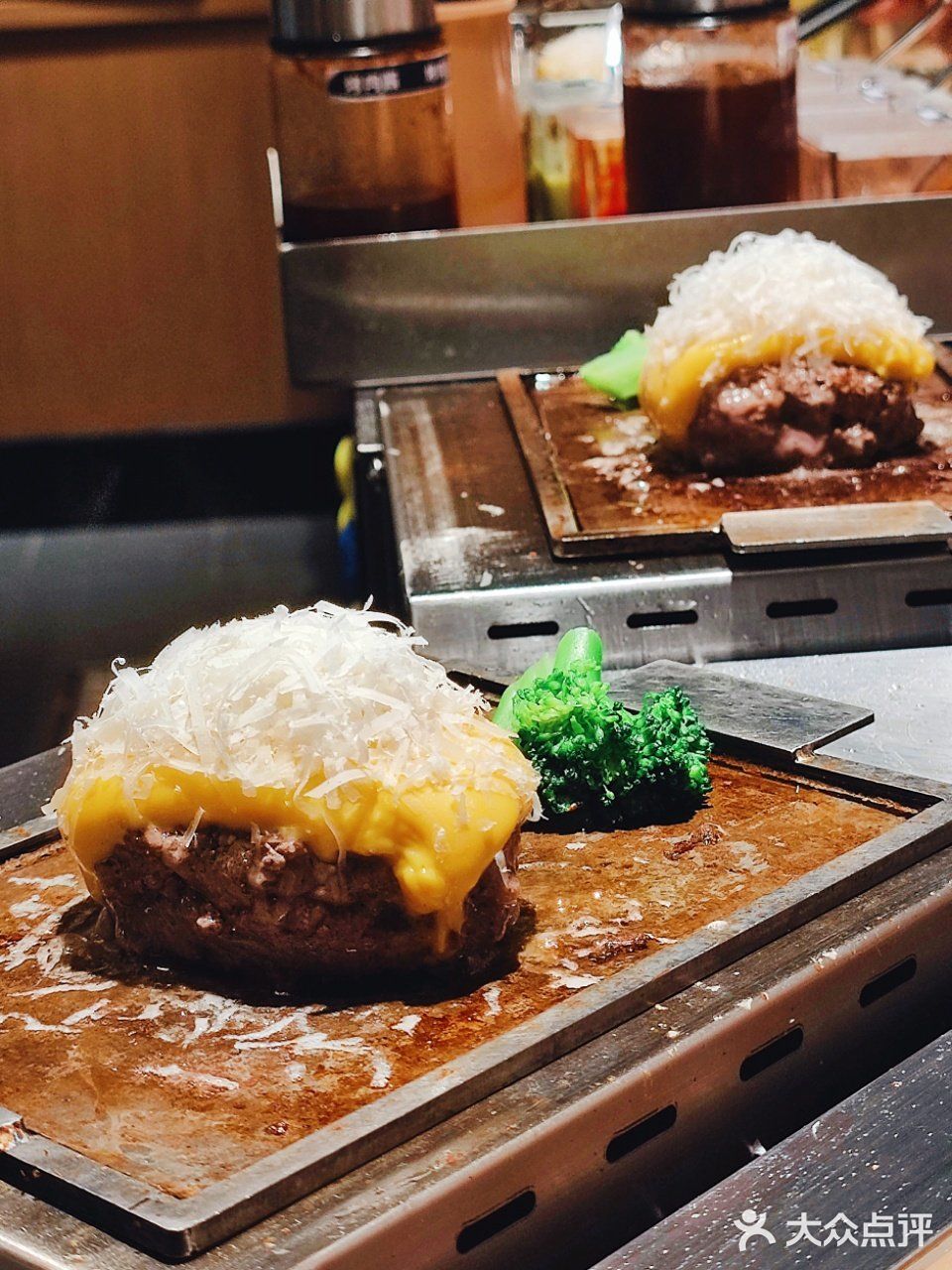 都说现在餐饮行业惨淡，可这家肉肉大米每天都大排长龙啊[嘘]