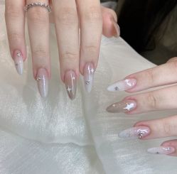 -花岐款式专研健康美甲沙龙