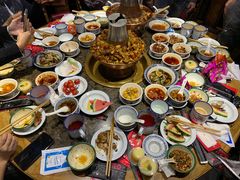 -沪小二炭火蛙锅(淮海中路美食不夜城店)