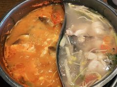 酸汤鸳鸯锅底-阿婉贵州苗家酸汤鱼(梅林店)