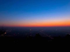 -鬼笑石后山停车场