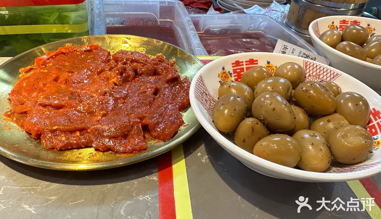 跟着成都本地人吃｜东门牛市口新晋排队凶火锅🍲