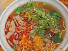 -爆炸头阿姨小四川正宗川味小吃(无任何分店)