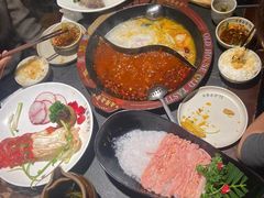 -老房老舍重庆火锅(假日城市店)