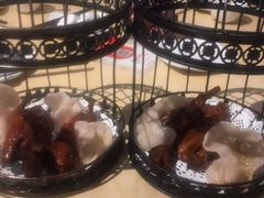 招牌脆皮乳鸽子-避风塘(百联东郊店)