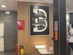 -麦当劳(上海虹桥站30B检票口楼上)
