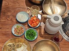 -明洞阿姨·韩式酱蟹烤肉·创意料理(三元桥店)