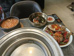 -草家酱蟹炭火烤肉店(珲春南路二店)