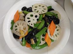 甜豆云耳炒藕片-惠爱餐厅