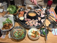 -江南猪肉商会无限续吃(弘大店)