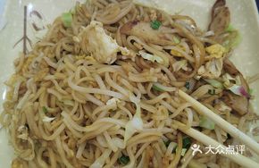 Egg and Pork Rolled Noodles Stir-fry
