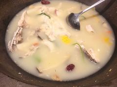 -咕嘟草帽鱼·牛奶一样的鲜鱼汤(包河万达广场创始店)