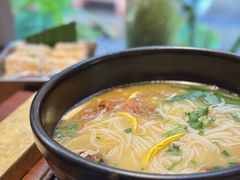 -银米·云南传统过桥米线(双廊黑金冠店)