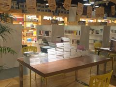 -新华里咖啡书吧(新华书店小寨店)